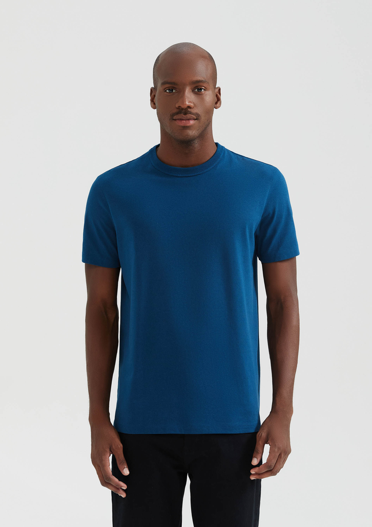 Camiseta Azul Marinho Hering Básica Masculina Em Algodão Peruano