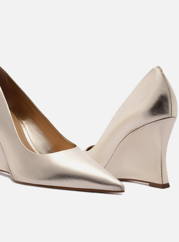 Scarpin Dourado Couro Salto Anabela Bico Fino