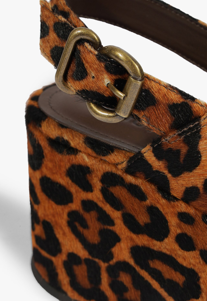 Sandália Plataforma Jennifer Couro Animal Print