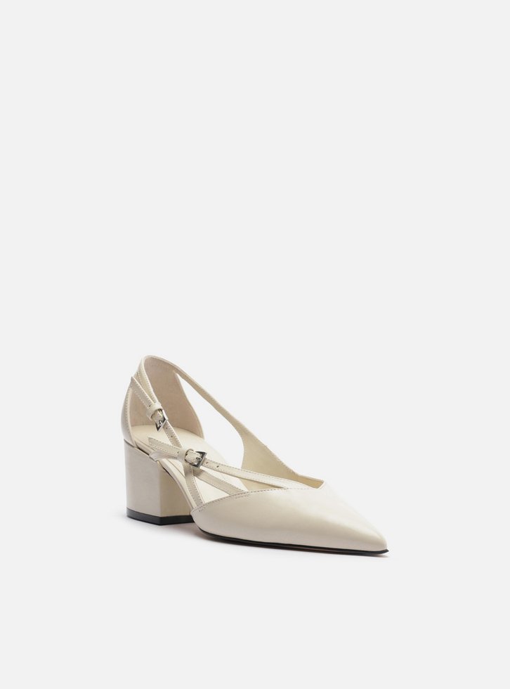 Scarpin Branco Couro Bloco Semi Aberto Fivelas
