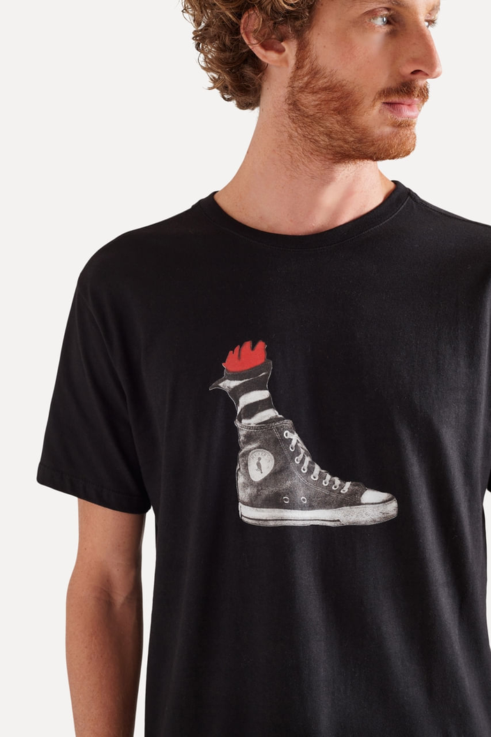 CAMISETA PRETA RESERVA ESTAMPADA PF PICA PAU TENIS