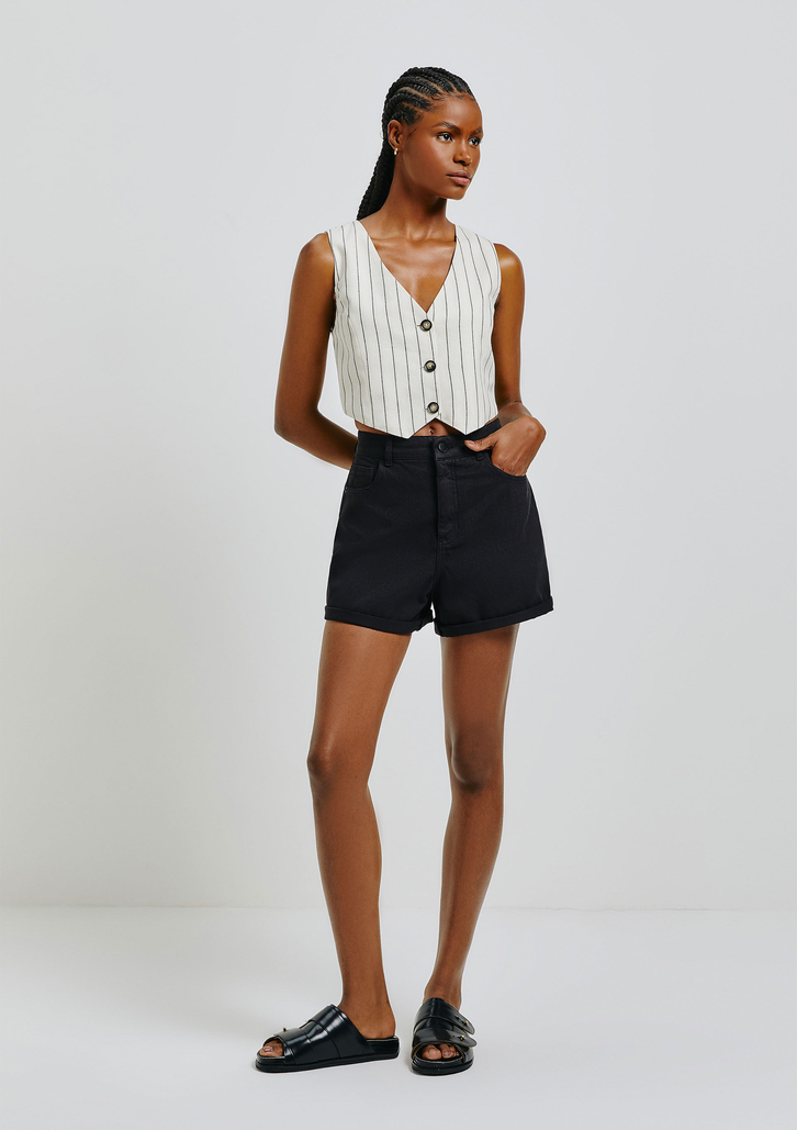 Shorts Preto Hering Básico Feminino Mom Cintura Alta Em Sarja