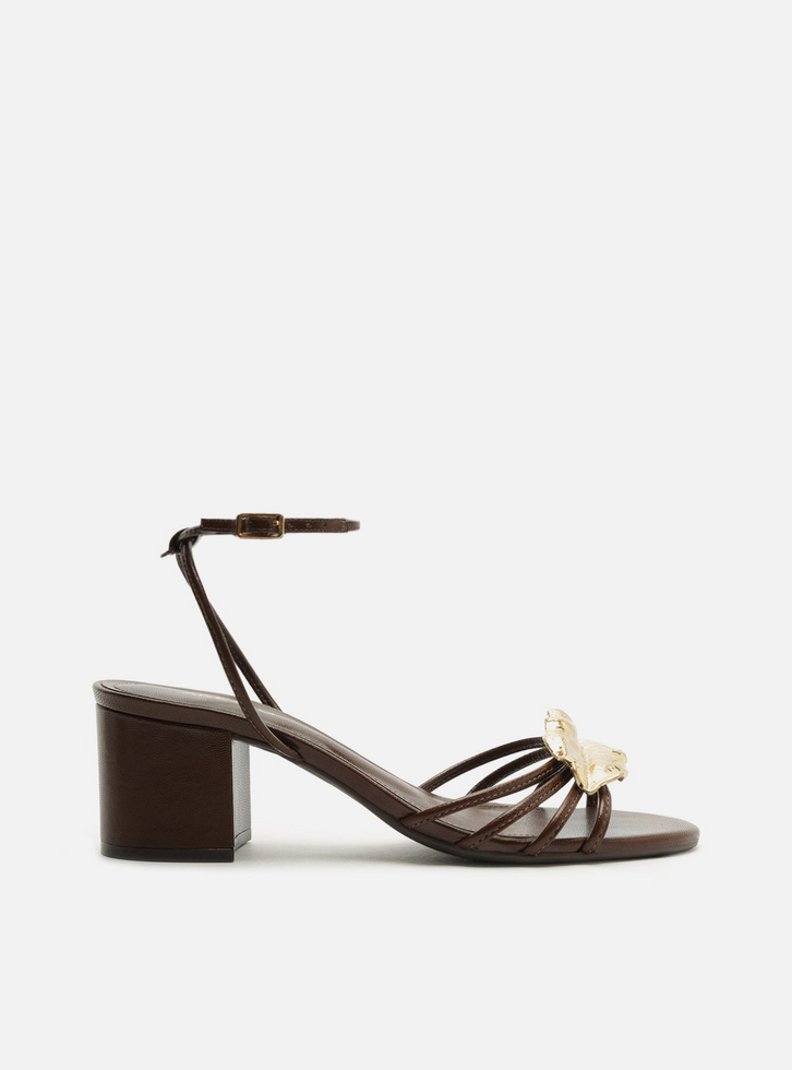 Sandália Marrom Couro Salto Médio Bloco Folha Metal