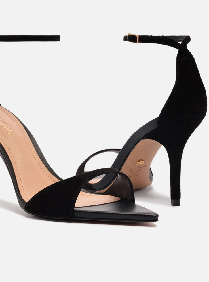 Sandália Preta Acamurçada Salto Médio Tiras