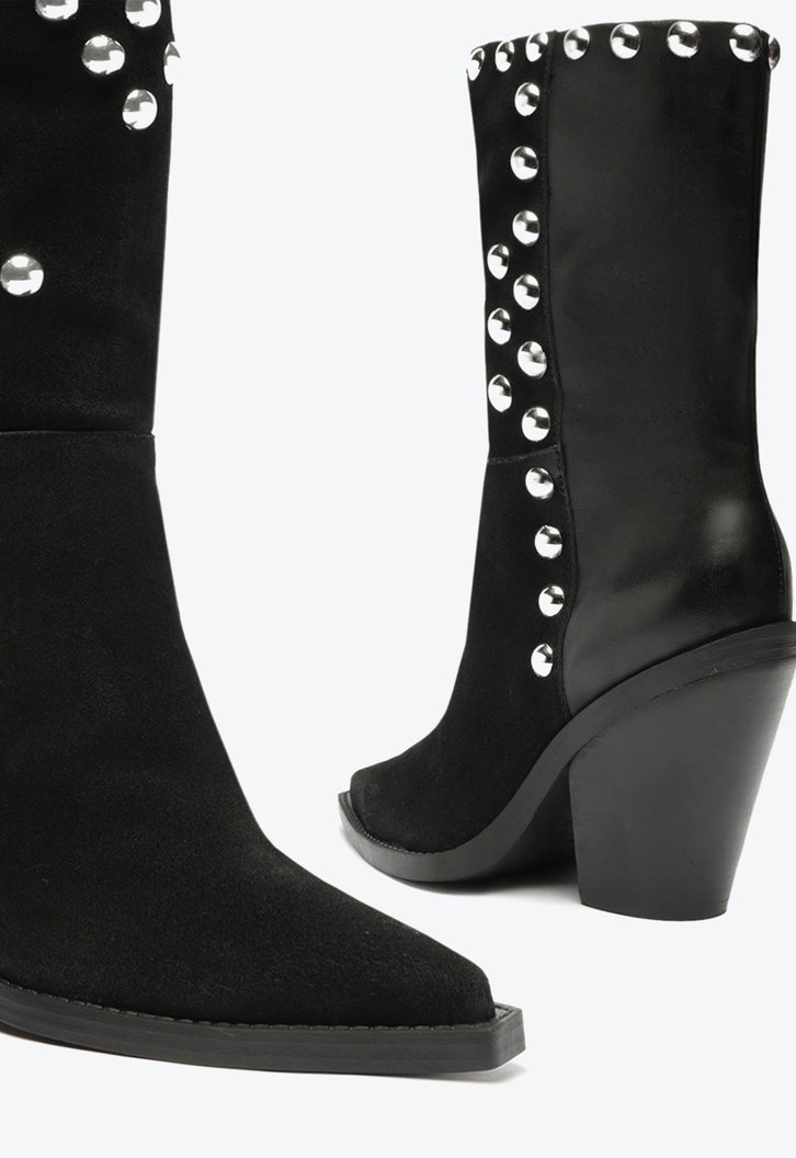 Bota Preta Camurça Cano Médio Western Tachas Hezel