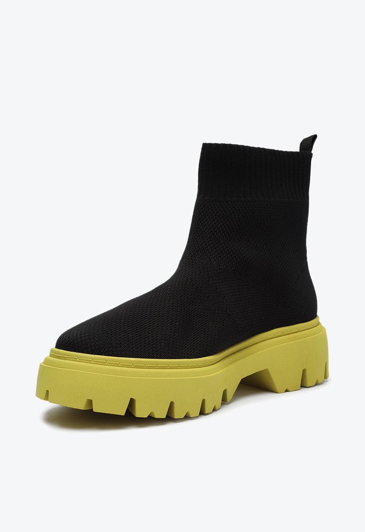 Bota Tratorada Cano Baixo Preta e Amarela Knit