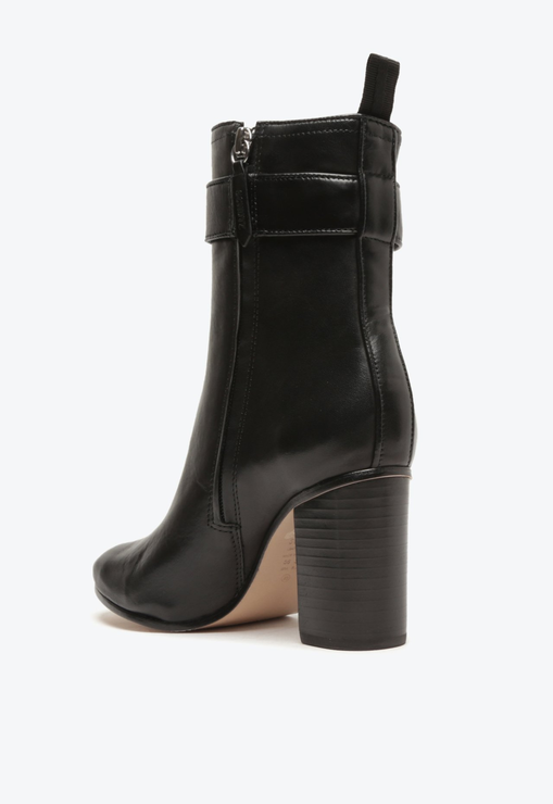 Bota Salto Bloco Lucienne Couro Fivela Preta