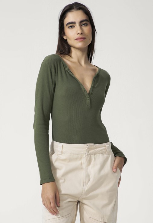 CAMISETA VERDE MILITAR SCHUTZ LANA MANGA LONGA