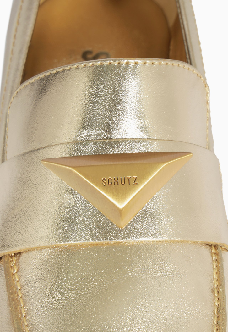 Mocassim couro dourado