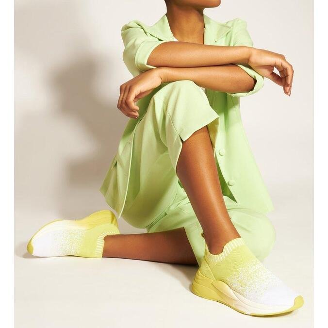 tenis arezzo amarelo