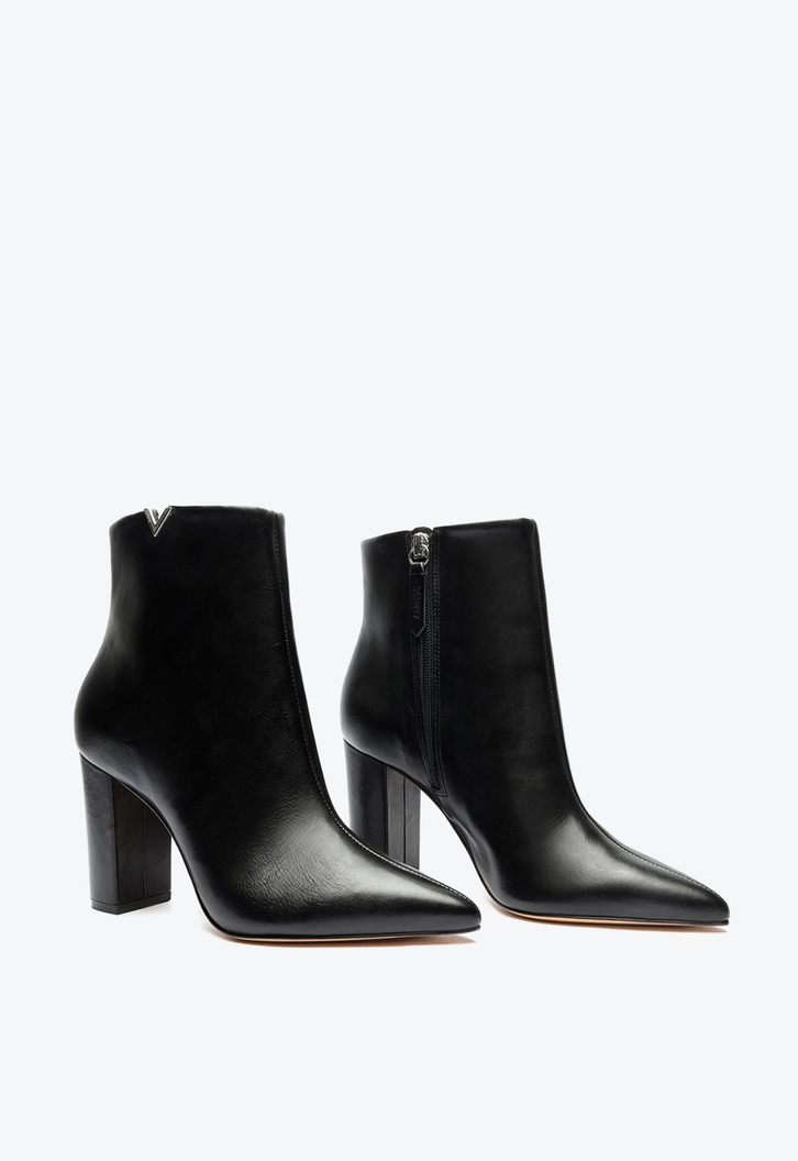 Bota Schutz Cano Curto Salto Triangle Couro Preta