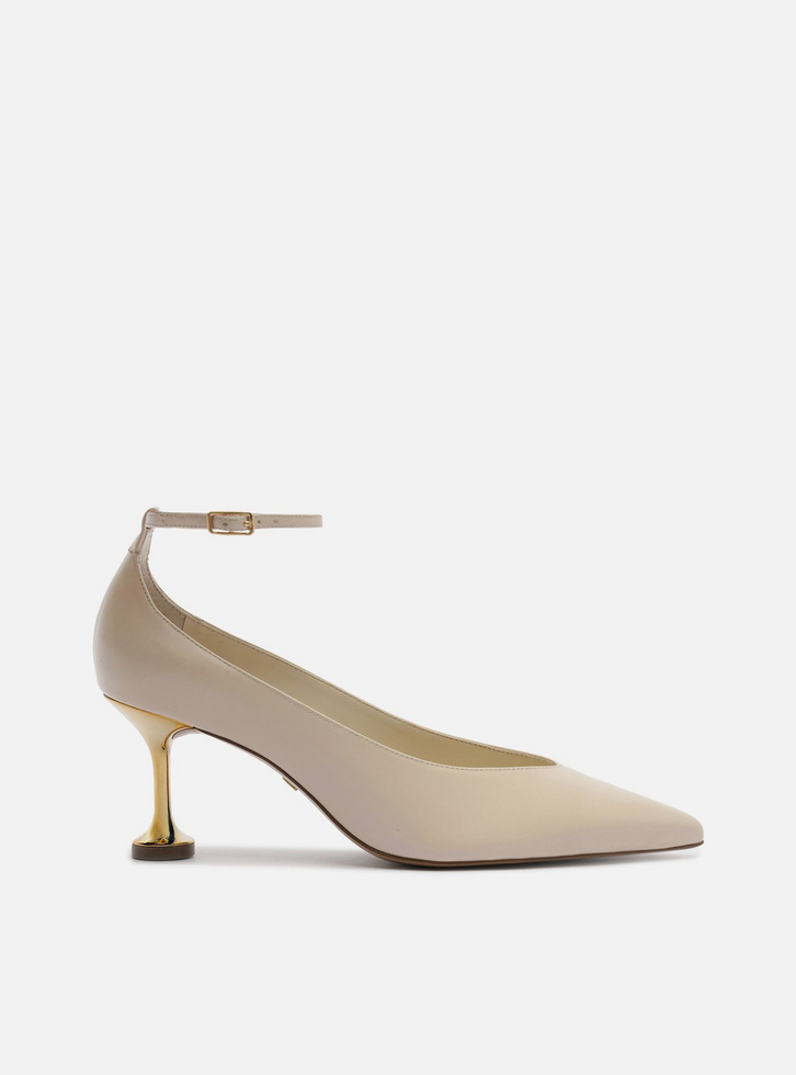 Scarpin Branco Couro Salto Taça Fivela