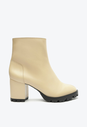 Bota new arrivals branca schutz
