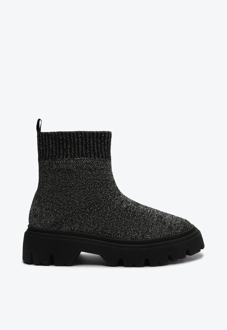 Bota Preta Metalizada Anacapri Tratorada Cano Baixo Knit