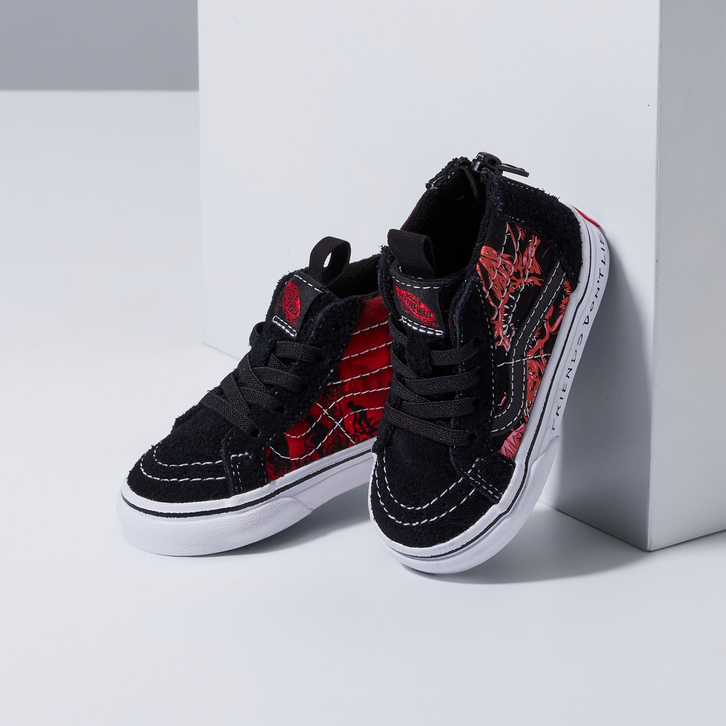 Tênis Vans Sk8-Hi Zip Infantil X Stranger Things
