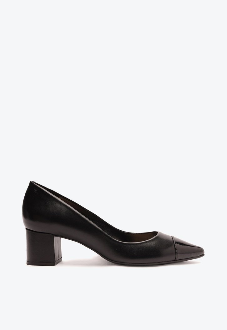 Scarpin Preto Arezzo Couro Bico Fino Cap Toe City