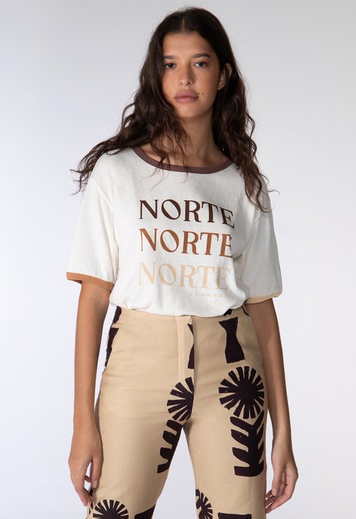 CAMISETA COM ESTAMPA OFF-WHITE SCHUTZ RAQUEL EM MALHA