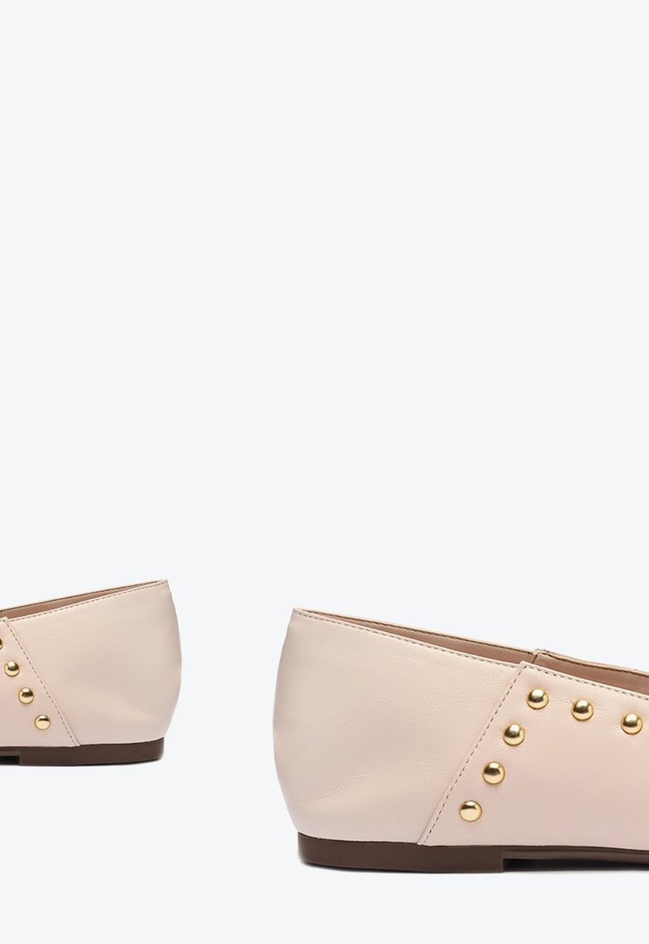 SAPATO MOCASSIM BRANCO SCHUTZ BAIXO COURO TACHAS