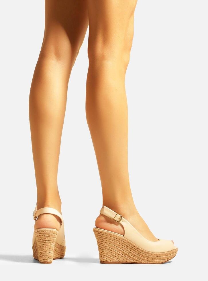 Sandália Off-White Couro Plataforma Slingback
