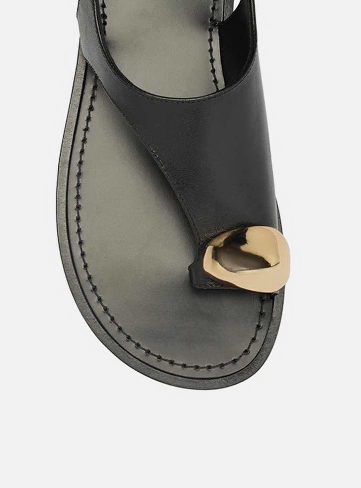 Rasteira Preta Couro Semi Coberta Metal Bold