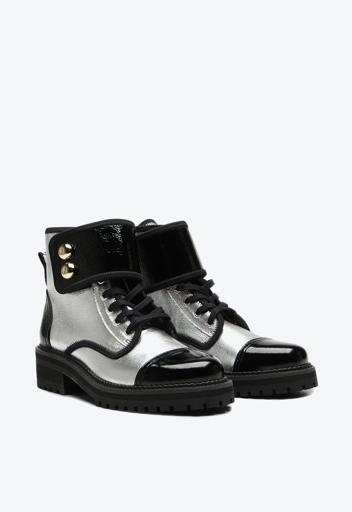 Bota Newport Prata