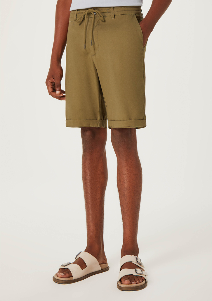 Bermuda Verde Militar Hering Básica Masculina Em Sarja Com Elastano