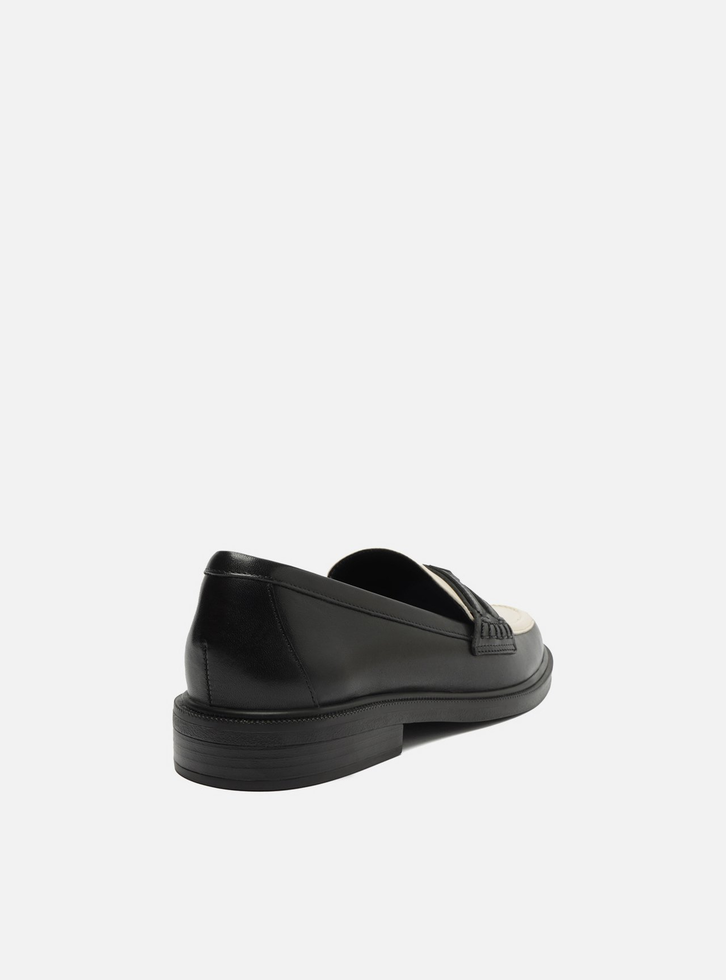 Mocassim Preto Arezzo Couro Tira Branco