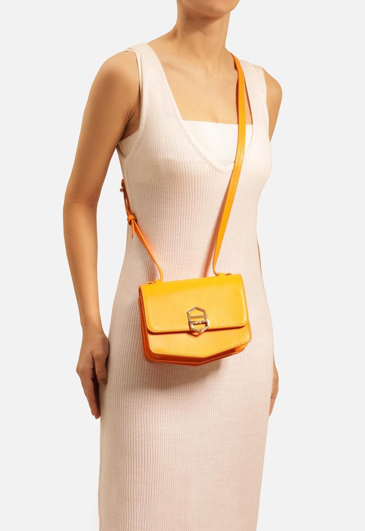 Bolsa Tiracolo Laranja Arezzo Couro Milan Pequena