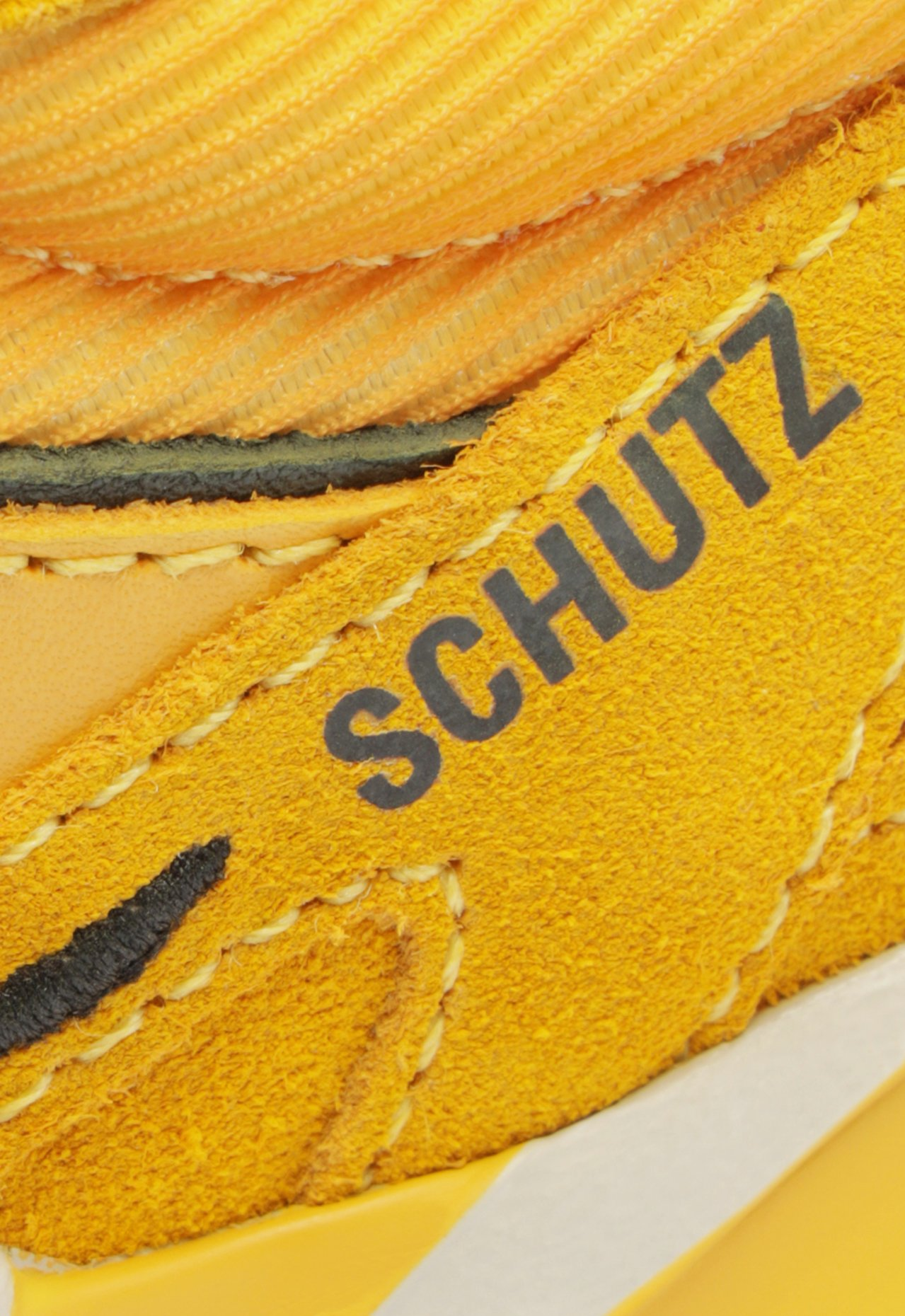 Tênis Amarelo E Preto Schutz St 48s | ZZ MALL