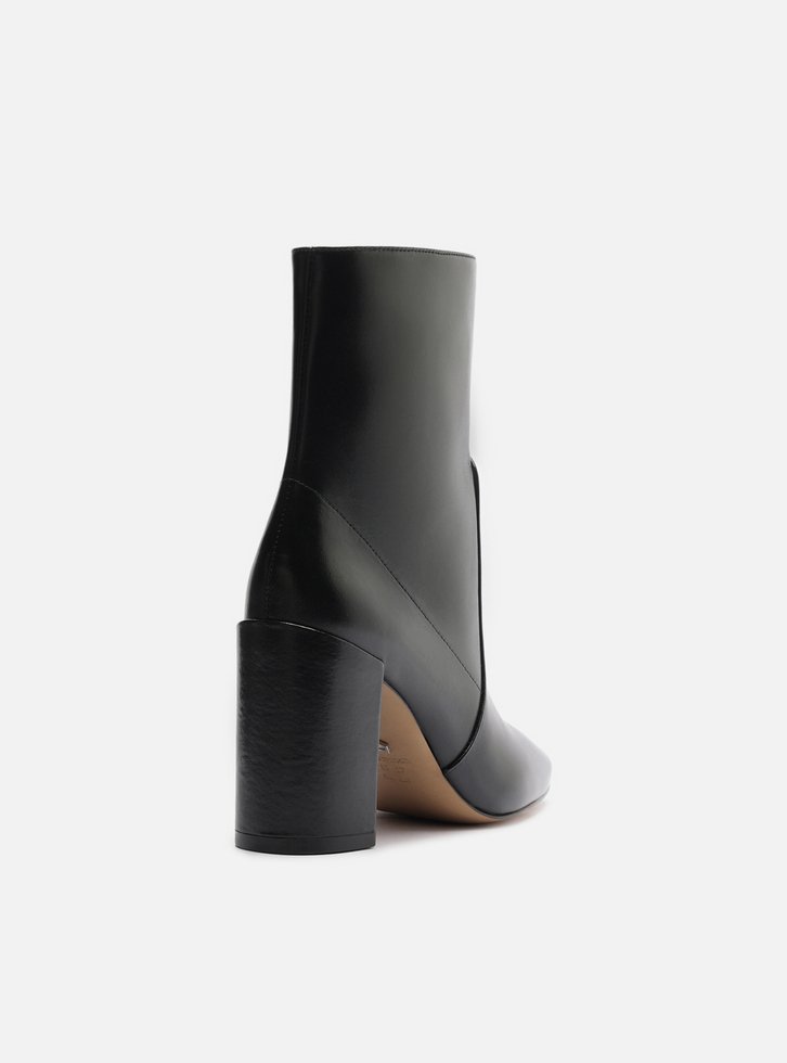 Bota Preta Couro Salto Alto Bloco Cano Médio