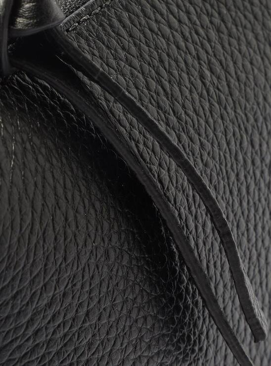 BOLSA TIRACOLO PRETA AREZZO COURO BRENDA PEQUENA