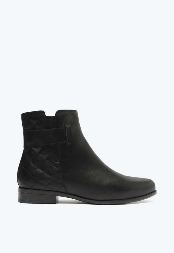 Bota Preta Arezzo Couro Cano Curto Matelassê
