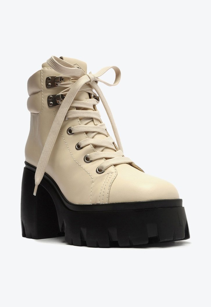 Bota Off-white Arezzo Couro Cano Curto Tratorada Harper