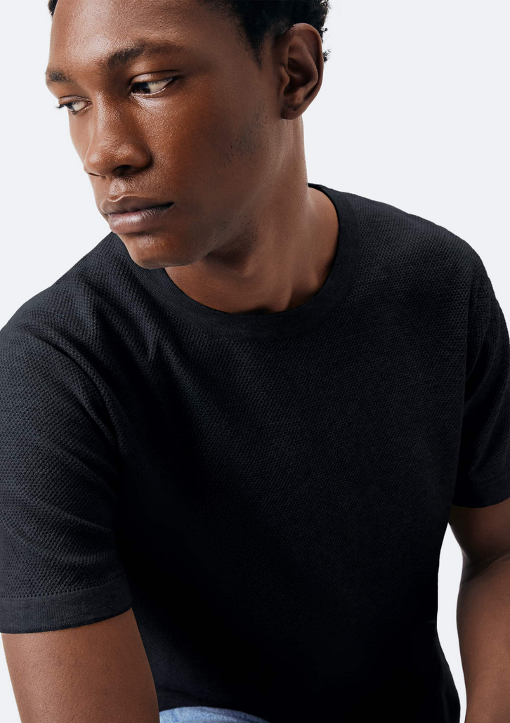 Camiseta Masculina Preta Hering Regular em Tricô