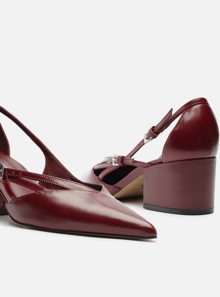 Scarpin Vermelho Couro Bloco Semi Aberto Fivelas