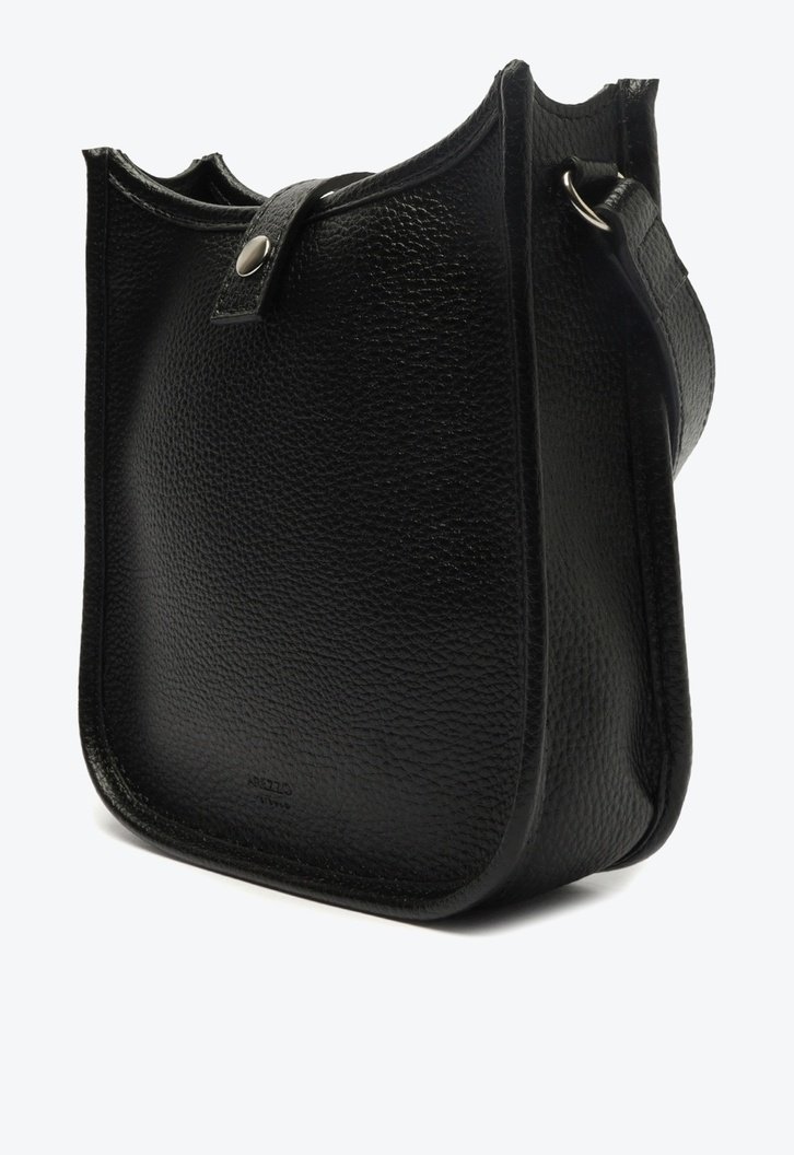 Bolsa Tiracolo Preta Arezzo Média Logo Perfurado