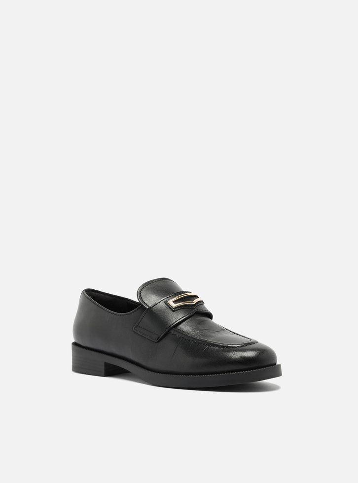 Mocassim Preto Couro Bico Redondo Retrô Metal