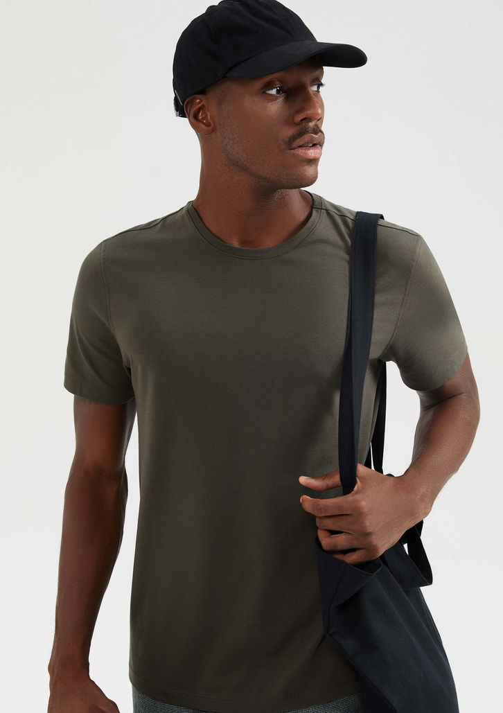 Camiseta Básica Verde Militar Hering Masculina Manga Curta Pima