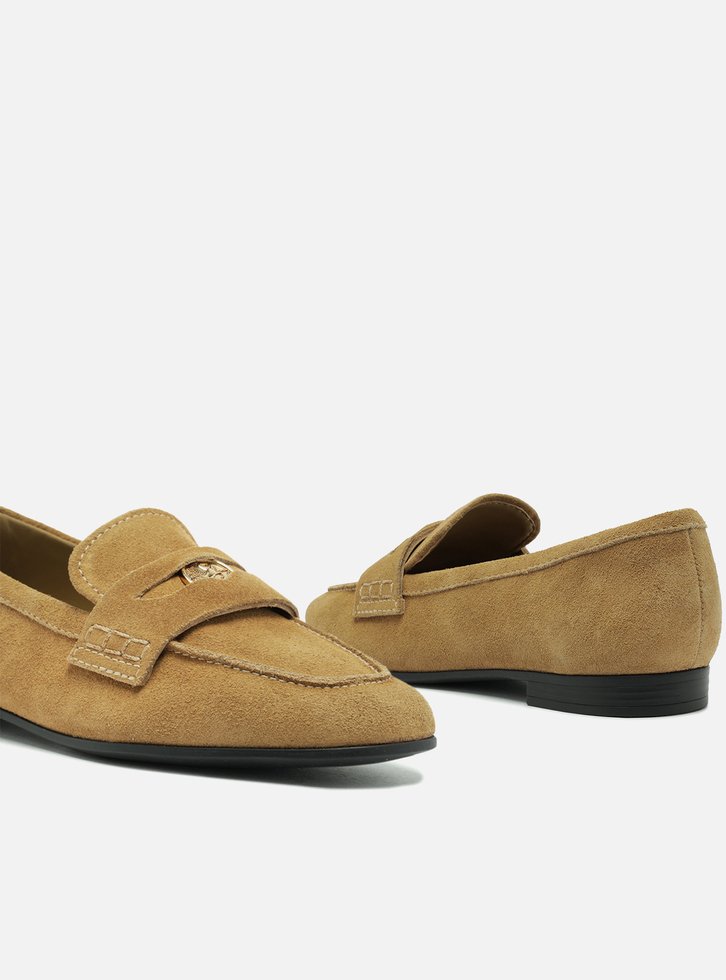 Mocassim Bege Suede Tira Medalha