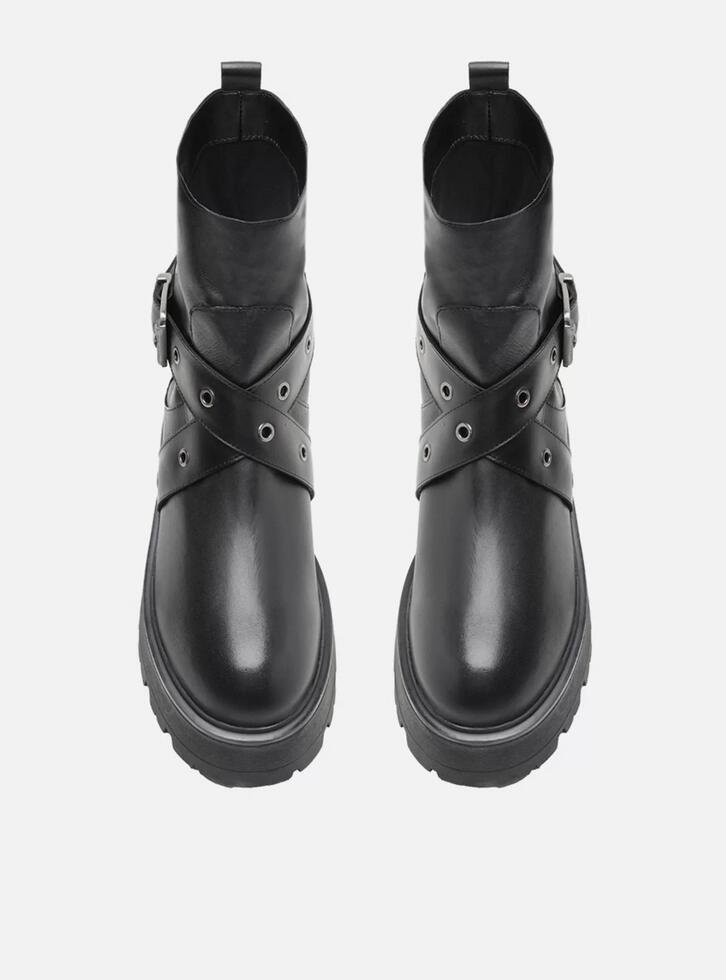 Bota Preta Arezzo Couro Cano Médio Tratorada Fivela