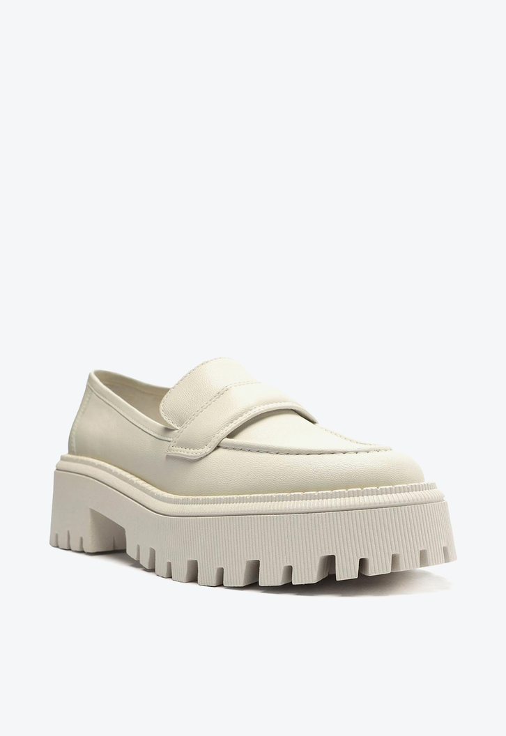 Mocassim Branco Arezzo Couro Sola Tratorada Tira