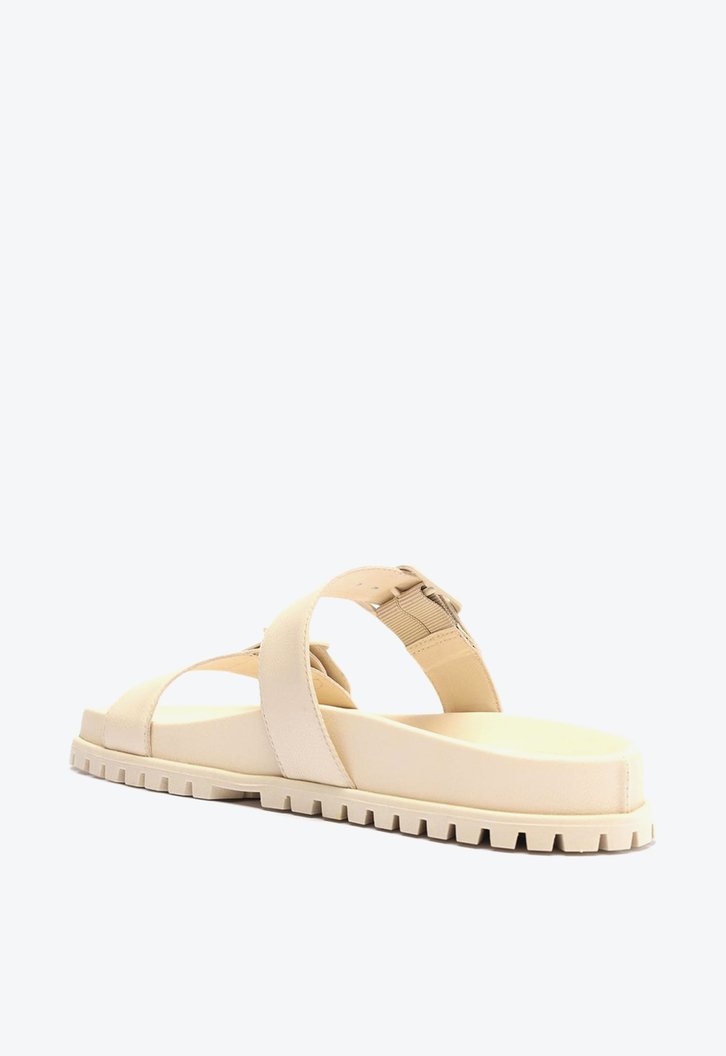 Rasteira Off-White Arezzo Couro Tratorada Tiras