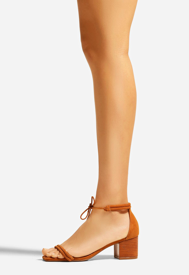 Sandália Marrom Arezzo Suede Salto Bloco Amarração