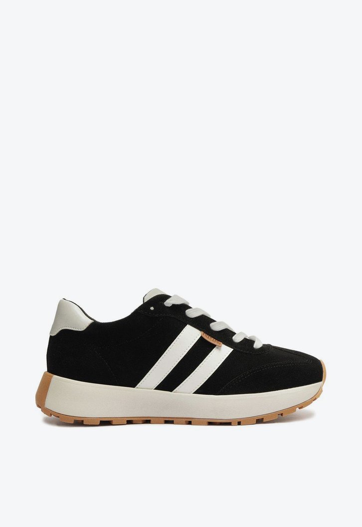 Tênis Preto Sporty Detalhe Lateral