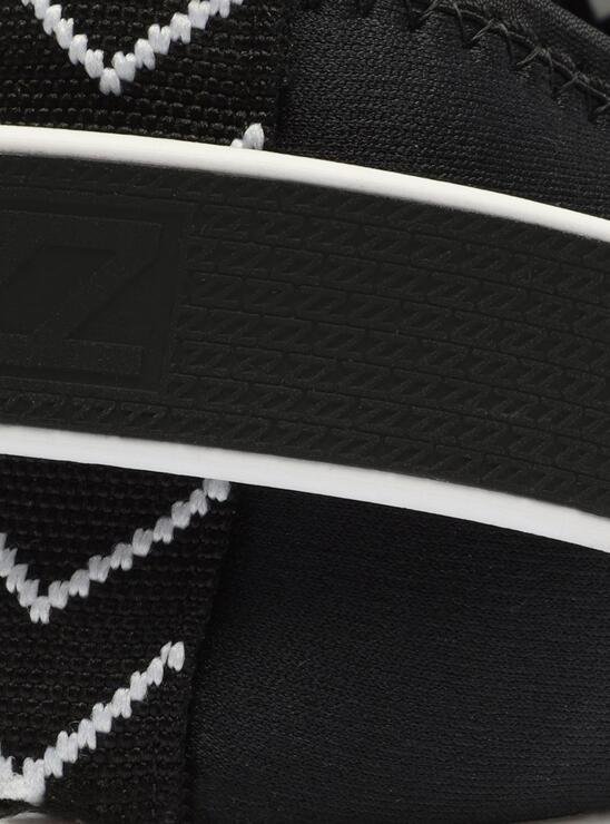 TÊNIS PRETO E BRANCO AREZZO MULTIMATERIAL