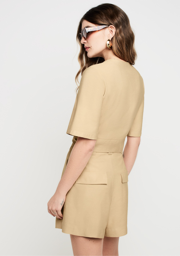 Blusa Bege Dzarm Decote V Reta Em Alfaiataria