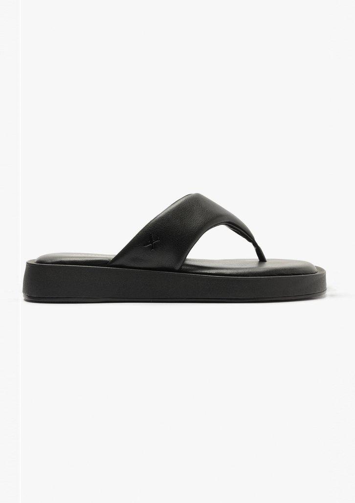 Sandália Flatform Preta Hering Tira Acolchoada