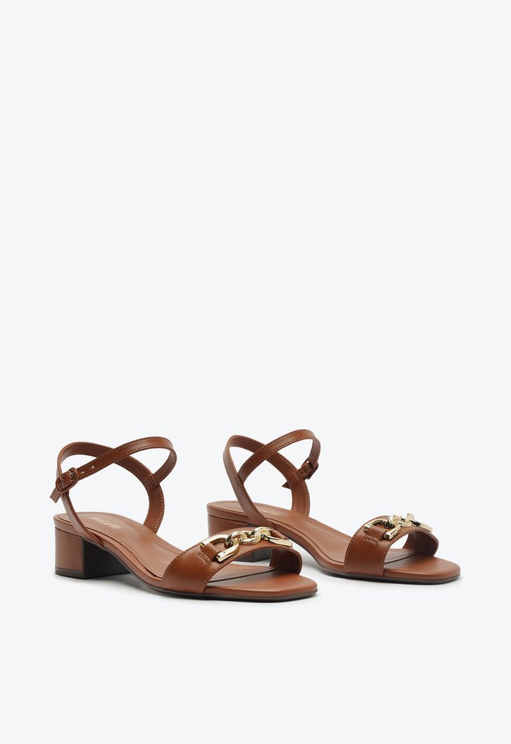 Sandália Salto Bloco Corrente Marrom