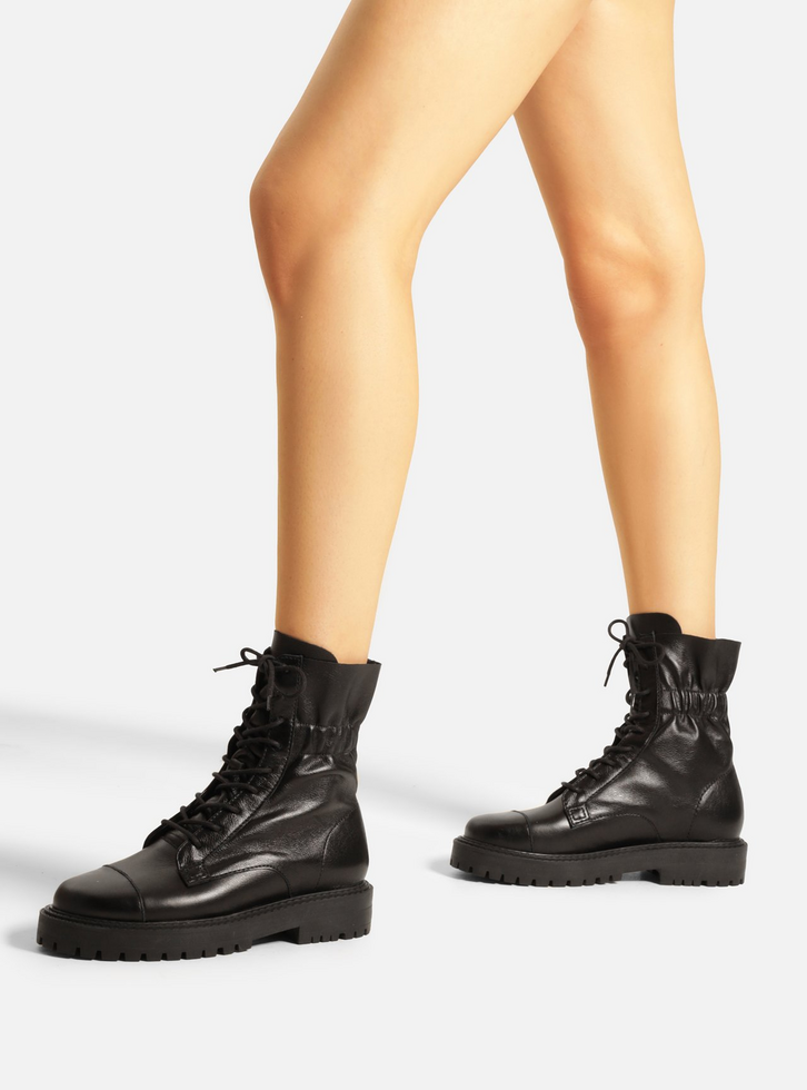 Coturno Preto Couro Cano Curto Elástico Tratorado