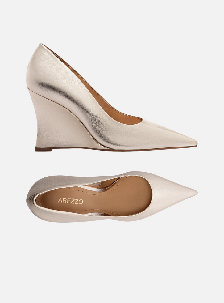 Scarpin Dourado Couro Salto Anabela Bico Fino